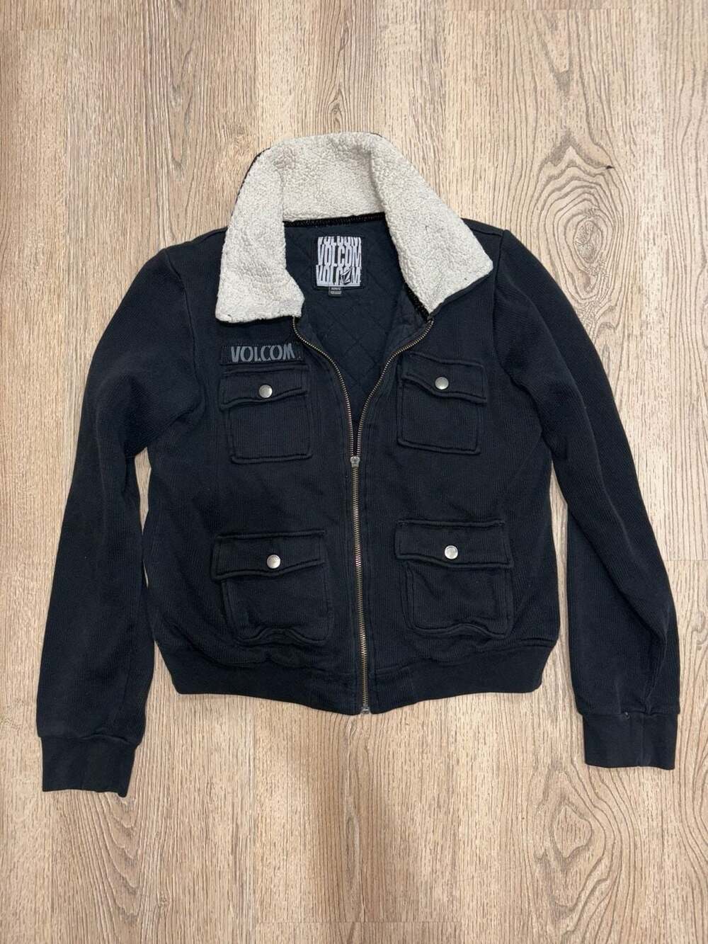 Missing pull on zipper Volcom Black Sherpa Collar Quilted Utility Cargo Jacket